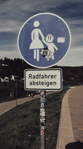 radfahrer-absteigen